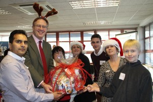 John Baron MP packs Christmas hampers with The Basket Brigade, Billericay